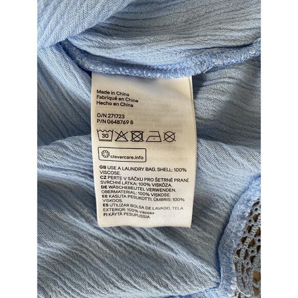 H&M Divided Womens Cold Shoulder Keyhole Lace Short Sleeve Cropped Blouse Size 2 - Picture 9 of 10